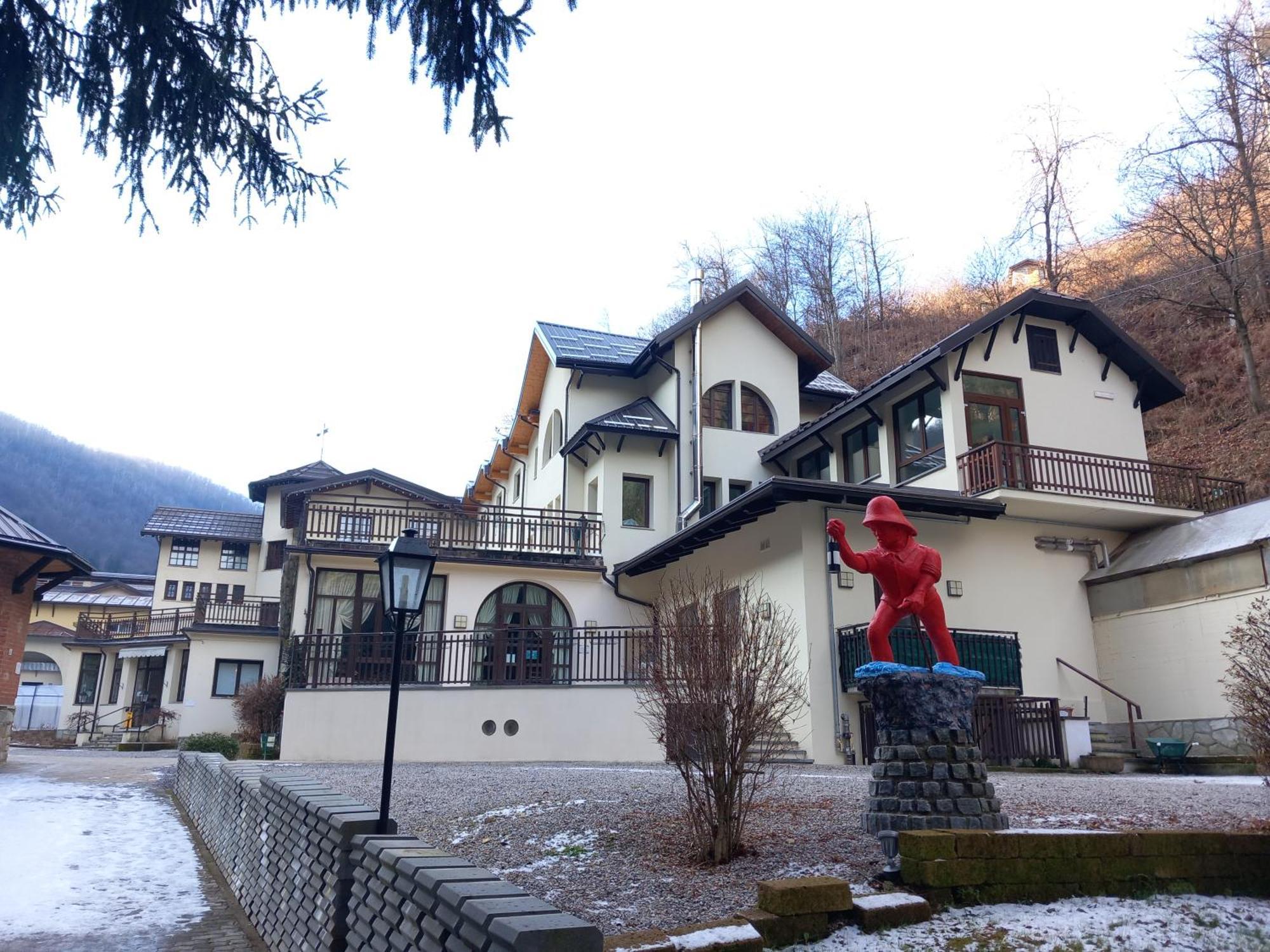 Sam'S Getaway Apartment Mondovi Bagian luar foto